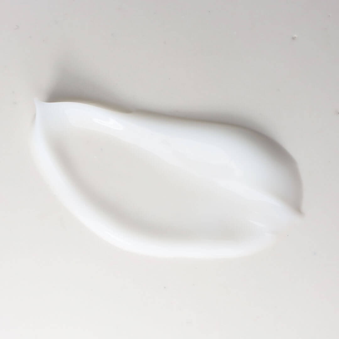 Lait corporel au cannabidiol. Émulsion de CBD et huile de coco et de karité. Le CBD pour la peau